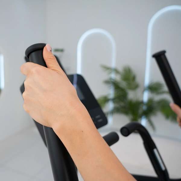 Эллиптический тренажер Oxygen Fitness PHANTOM M LCD Эллиптический тренажер Oxygen Fitness PHANTOM M LCD